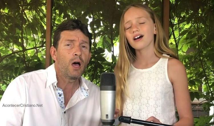Padre e hija cantan a dúo "Aleluya", alabanza que conmovió a miles - VIDEO