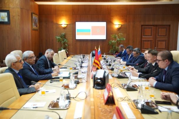 وفد برلماني روسي يزور المغرب ويشيد بنتائج الشراكة الاستراتيجية