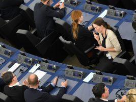 Settimana delle persone sorde: la Lis c’è per legge, gli sportelli accessibili no