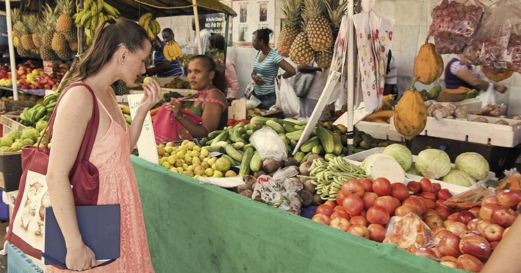 Rabobank projeta inflação de alimentos em 6,84% em 2026 com El Niño e crédito mais caro