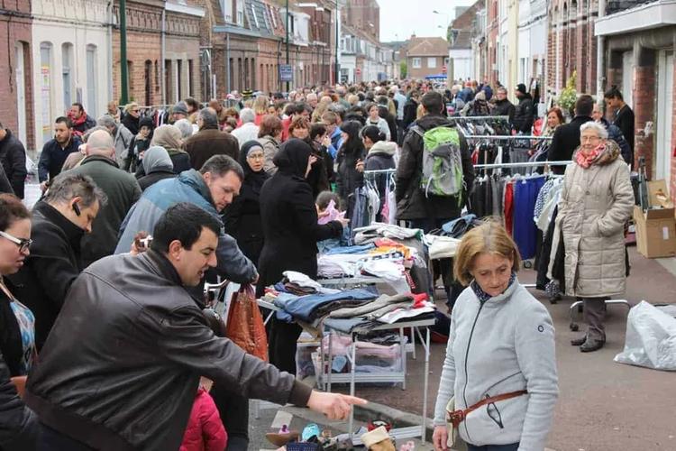 Aide aux démunis, recherche médicale, soutien aux personnes en situation de handicap… Dans cette commune, la braderie du 1er mai est une tradition solidaire