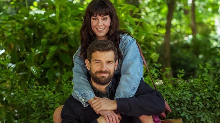 Eva Ugarte y Francisco Ortiz ('¿A qué estás esperando?'): "La serie es una excusa para hablar de más cosas que de lo erótico festivo"