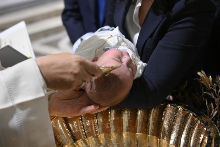 Iniziazione cristiana e identità dei padrini e delle madrine