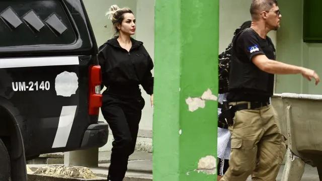 Deolane escolheu dividir cela por sofrer de síndrome do pânico, diz MP-SP