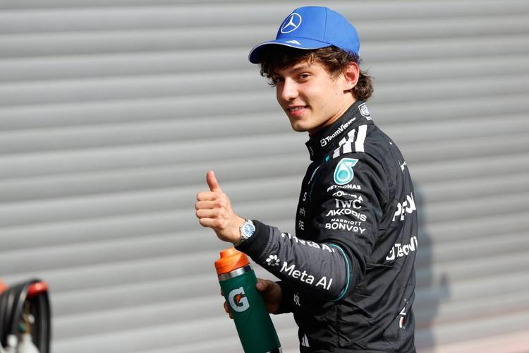 È un Kimi senza limiti: il più giovane in pole a Spa