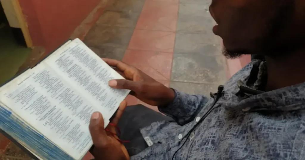 Madre le prohíbe comer a su hijo por convertirse a Cristo