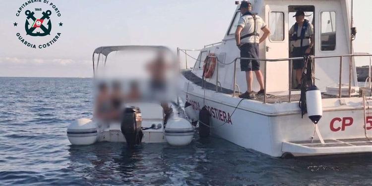 Crotone, controlli della Guardia Costiera sul diporto: 26 sanzioni, patente nautica sequestrata e rete illegale confiscata