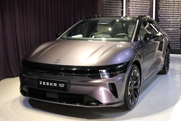 Ecco Zeekr 7GT, berlina premium elettrica  pensata per far provare il piacere di guida