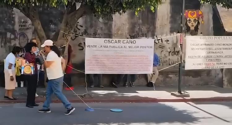 ¡Fuera Cano! Artesanos arman cacerolazo en Cuernavaca y exigen renuncia de Secretario