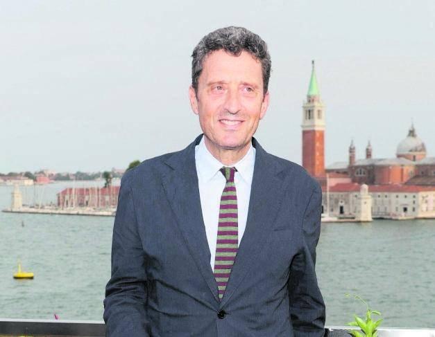 Buttafuoco invita il Papa: "Venga a pronunciare una parola di pace"