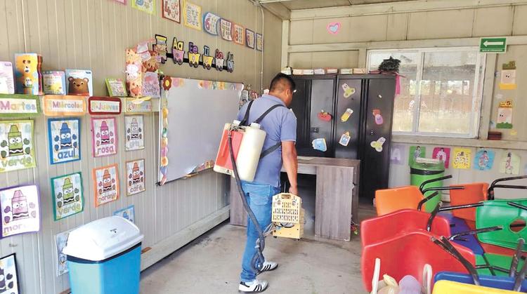 Yecapixtla arranca brigadas de fumigación en centros escolares para frenar al mosquito del dengue