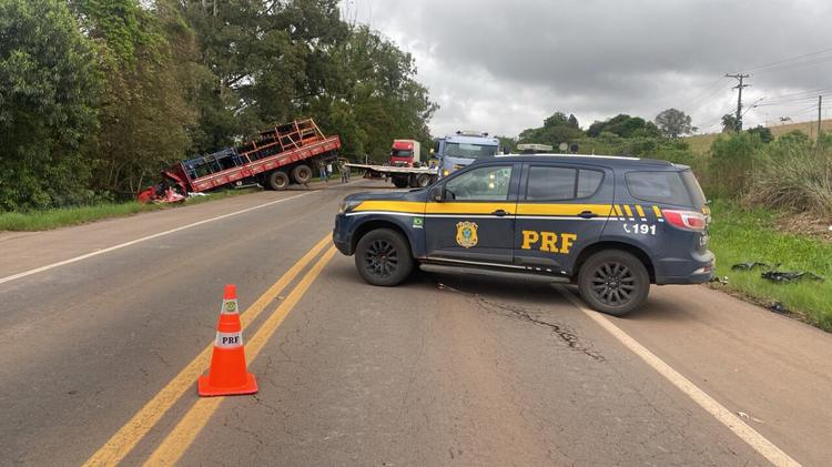 PRF atende acidente com 2 óbitos em Carazinho