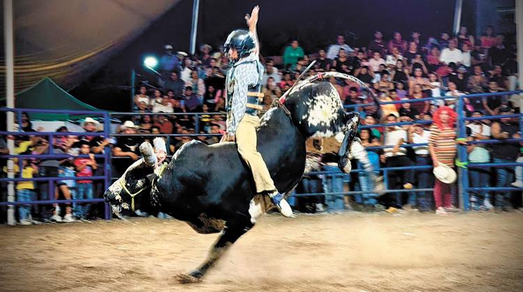 El Jaripeo Baile de la Feria Pro-Hogar que hizo vibrar a Emiliano Zapata: ¡Una noche inolvidable!