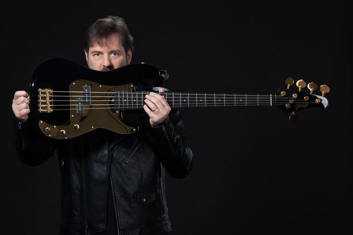 Andria Busic lança primeiro álbum solo "Life As It Is" pela Dynamo Records