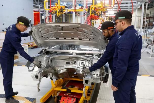 صادرات المغرب تنمو بدعم من السيارات والطيران والفلاحة