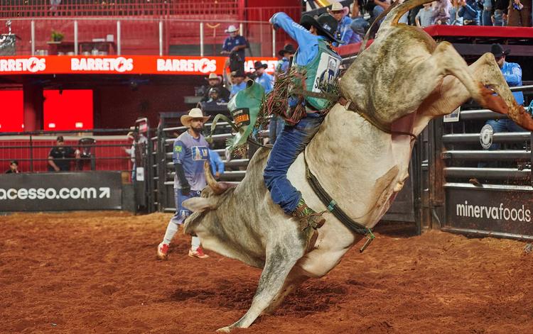 FOTOS: Abertura da final da Liga Nacional de Rodeio