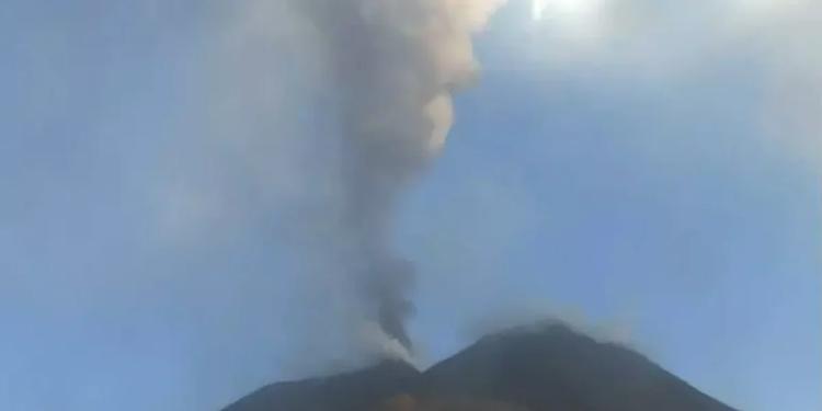 Fontanarossa torna alla normalità: ripartono i voli a Catania, mentre l'Etna continua a dare spettacolo