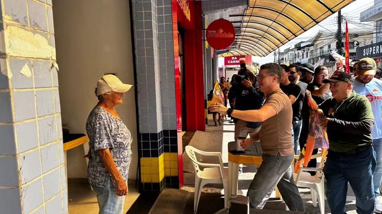 Eleições 2026: David Almeida participa de caminhada em Manaus e apresenta propostas para pequenos negócios