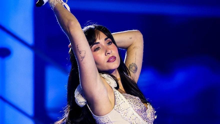 Aitana invita a Málaga a entrar en su cuarto azul: la 'Superestrella' levanta al Marenostrum