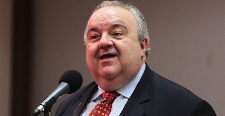 Rafael Greca abre mão de pré-candidatura ao governo do Paraná e será vice na chapa de Sandro Alex