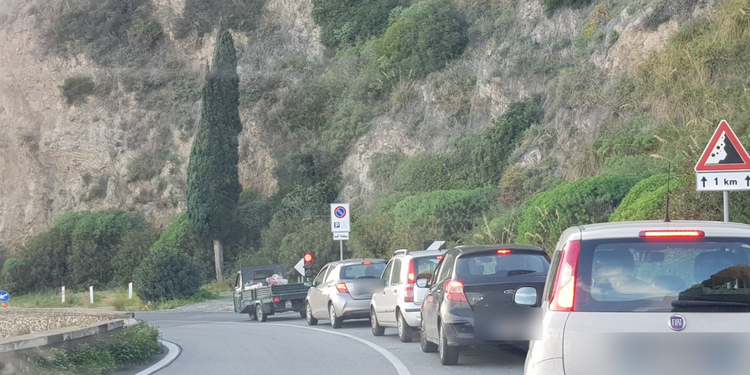 Capo Alì, senso unico alternato sulla Statale 114 per i lavori alla torre di Capo Grosso