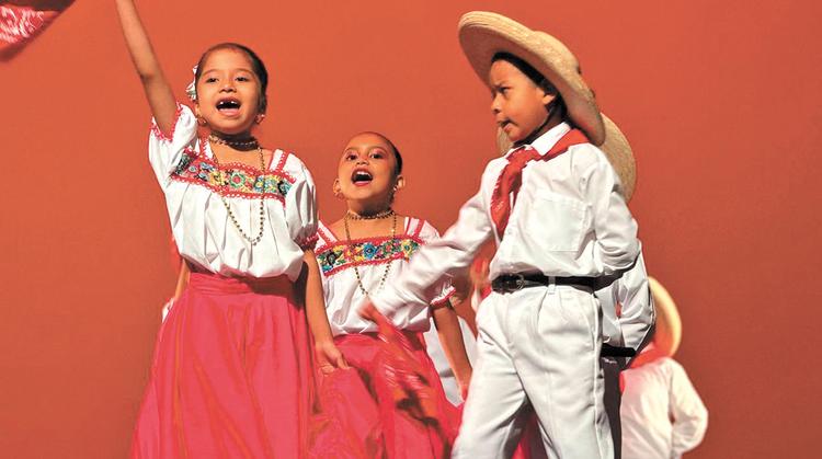 ¡Puro talento! Más de 200 niños de primarias participan en demostración de bailes regionales