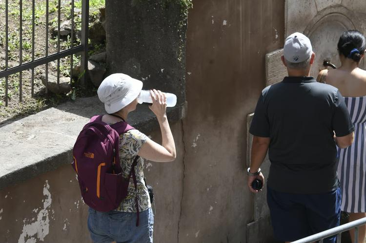 Caldo, codice rosso in Toscana anche oggi