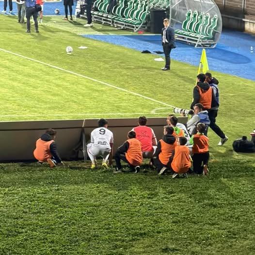 Monopoli-Foggia, invasione di campo: giocatori e bambini spaventati