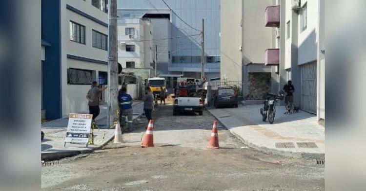 Prédio é evacuado após rompimento de tubulação de gás no centro de Itajaí