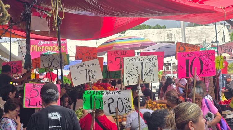 ¿Cuánto cuesta hacer el súper hoy? Revisan precios de frutas y verduras en el Mercado Adolfo López Mateos de Cuernavaca
