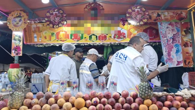 حجز وإتلاف مواد غذائية فاسدة خلال حملة صحية بساحة جامع الفنا + صور