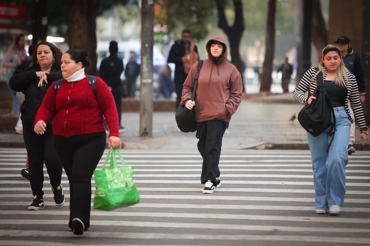 Semana começa com frio, garoa e máxima de 16ºC na cidade de São Paulo
