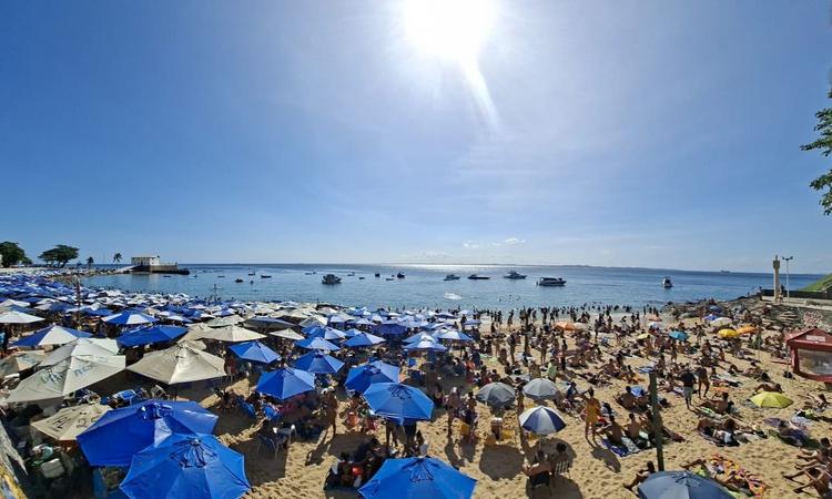 Homem de 75 anos morre após se afogar na praia do Porto da Barra