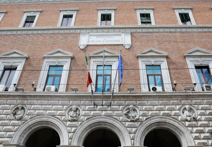 Violenza sessuale in ufficio: chiesta archiviazione per il senatore di Forza Italia Francesco Silvestro