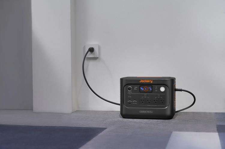 the jackery homepower 10000plus v2 plugged into the wall