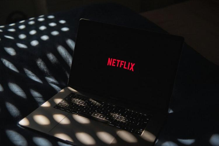 Le fondateur de Netflix quitte le navire, c’est le naufrage en Bourse