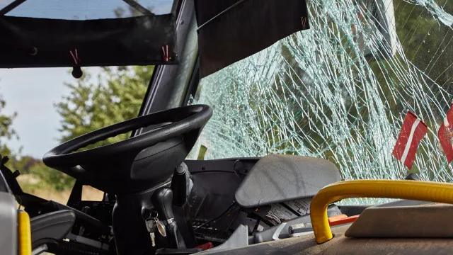 Acidente com ônibus de turismo deixa 9 mortos em Petrópolis (RJ)