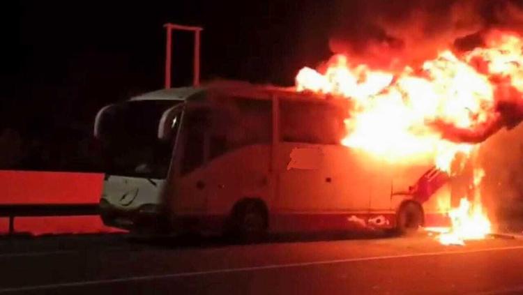 حريق مهول يلتهم حافلة لنقل المسافرين بإنزكان ونجاة السائق بأعجوبة