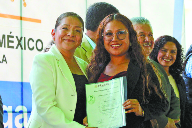 Egresa nueva generación de especialistas: entrega el Tec de Cuautla 80 títulos profesionales