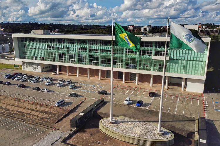 Candidatos a governador do Paraná fazem segundo dia de campanha eleitoral