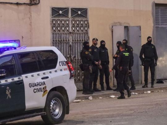 سلطات سبتة المحتلة تُخلي أماكن كان يشغلها 295 مهاجراً
