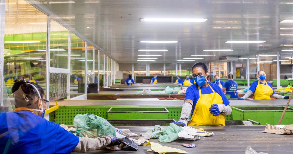 Cooperativas de reciclagem movimentam R$ 2 bilhões e ampliam em 89% volume de materiais recuperados
