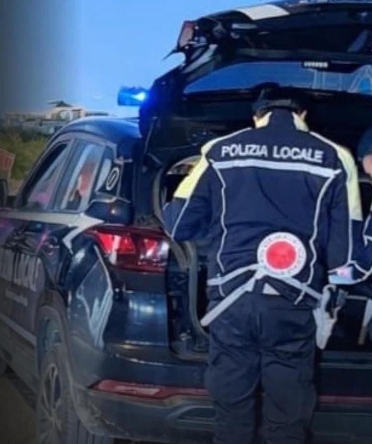 Bari, schianto auto – moto sul lungomare: due feriti