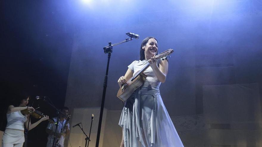 Valeria Castro, la canaria que puso en pie a la Plaza de Toros de Málaga con su dulzura, elegancia y honestidad musical