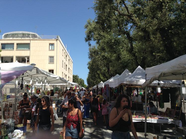 Lecce, Sant’Oronzo, bancarelle spostate per i cantieri: i dubbi dei commercianti