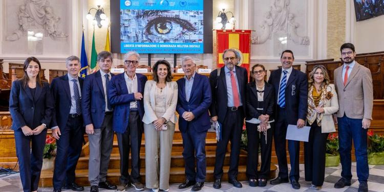 Libertà d’informazione e AI, de Kerckhove: il capitale cognitivo del giornalismo da “salvare” anche con la tecnologia, ma senza deleghe