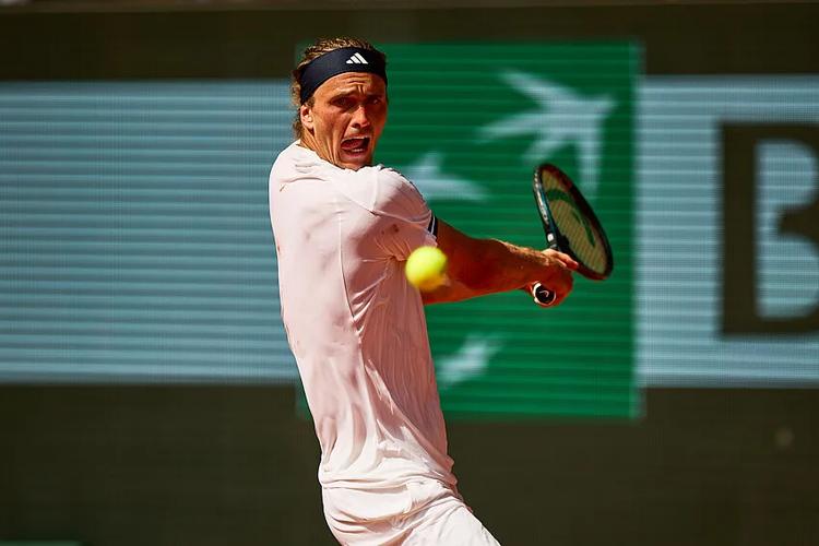 Roland-Garros (H) : Zverev déroule face à Machac