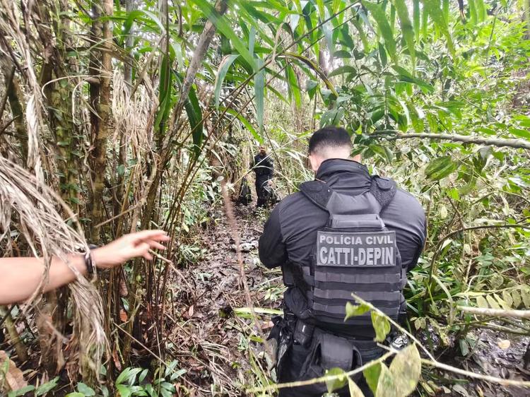 Sacos plásticos, fitas e pá são encontrados durante buscas por adolescentes desaparecidas na BA