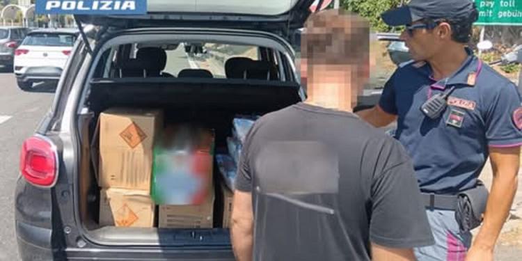 Catania, rischia di saltare in aria con 191 chili di fuochi d'artificio in auto sotto il sole: sequestro e denuncia