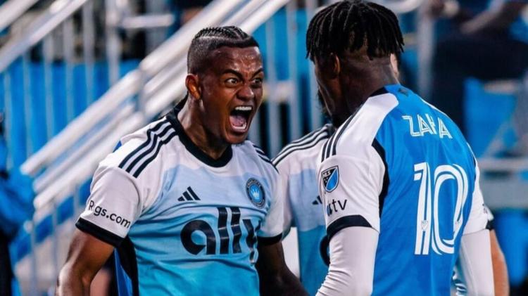 Kerwin Vargas chega a Curitiba para reforçar o Athletico-PR